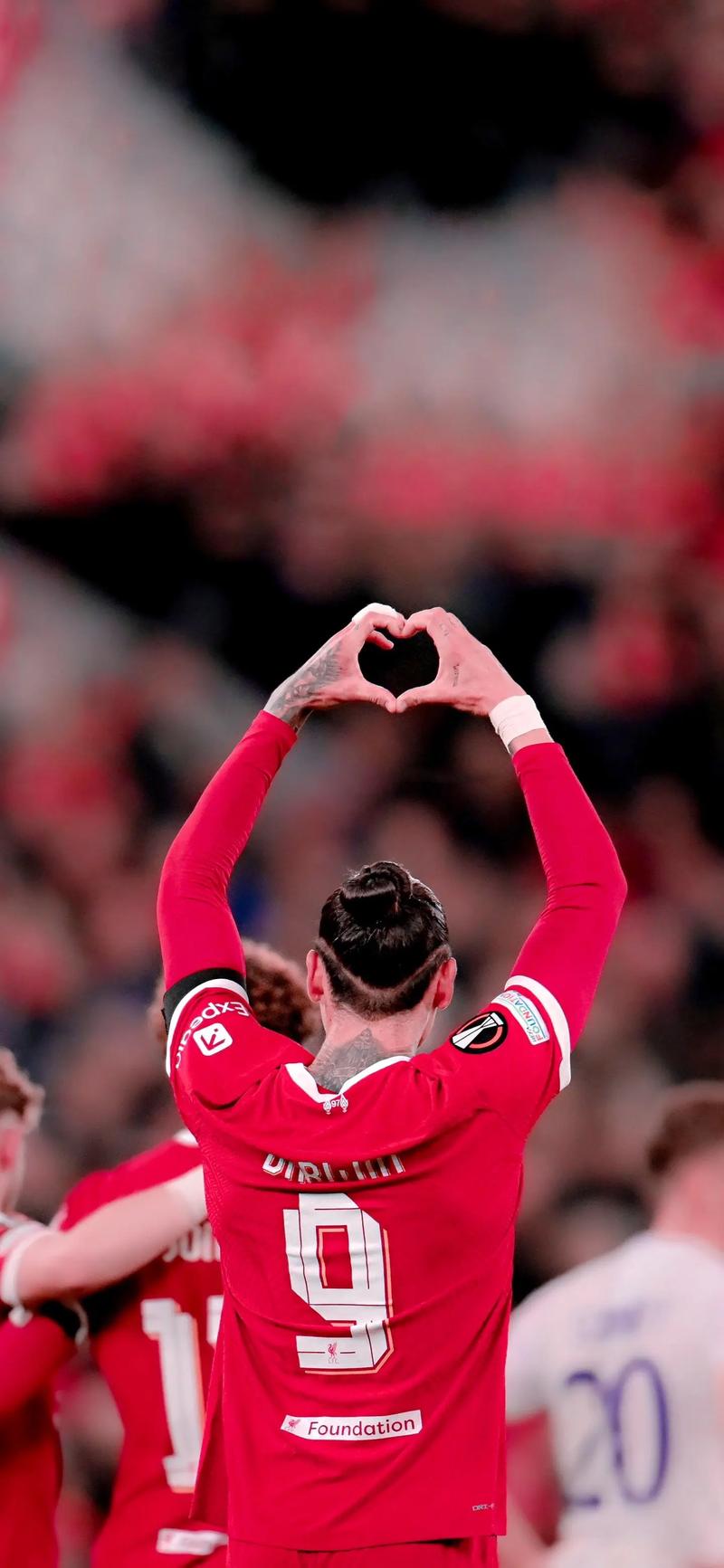 记者：兰克尔踢成都前夜溜去深圳见女友，次日回来裤裆有血